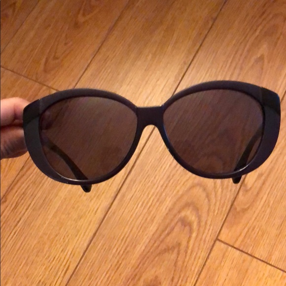 *Missing left screw* please read description. New converse Purple sunglasses - Picture 4 of 9